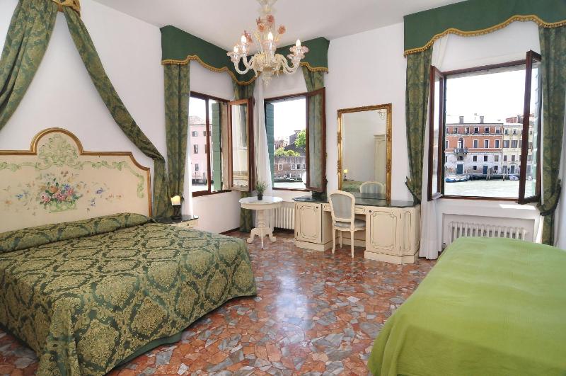 Smeraldo apartment Grand Canal 1566C Images