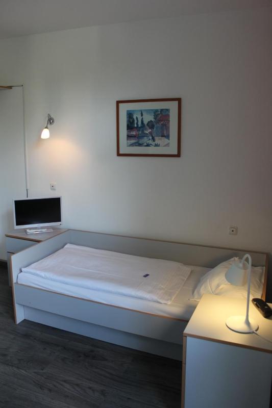 Standard Single Room image 3
