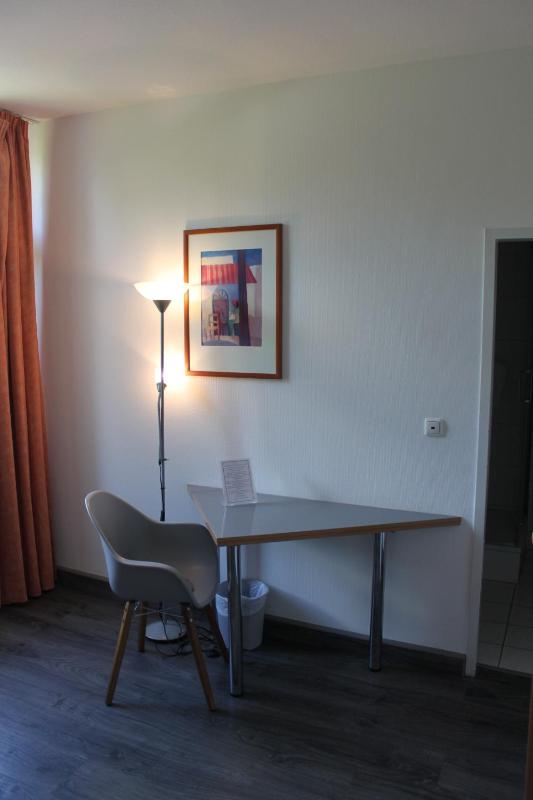 Standard Single Room image 4