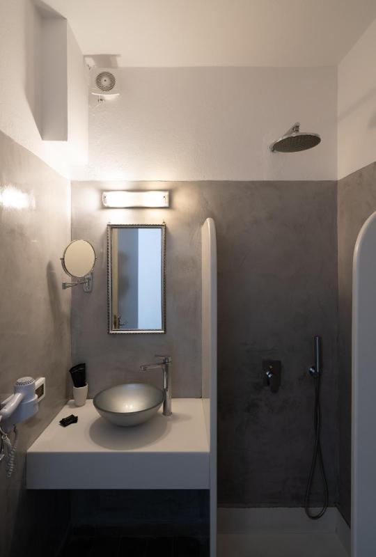 Classic Room with Private Garden image 4