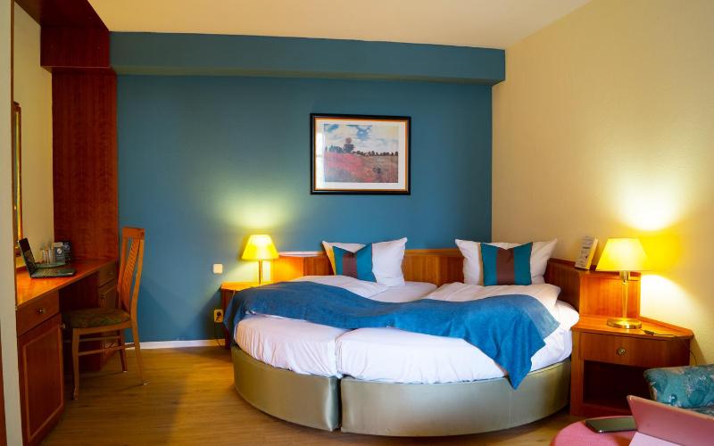 Supeior Double Room with Round Bed image 2