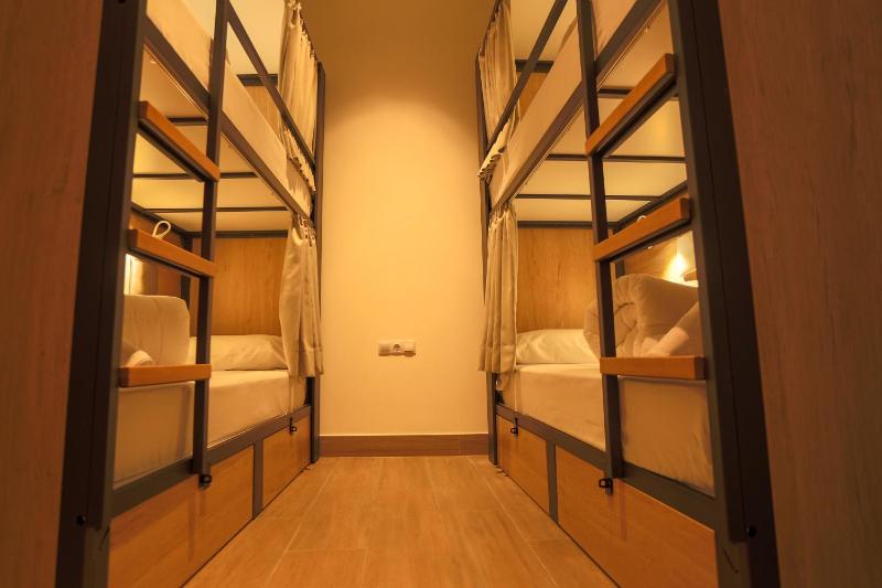 Bed in 6-Bed Mixed Dormitory Room image 3