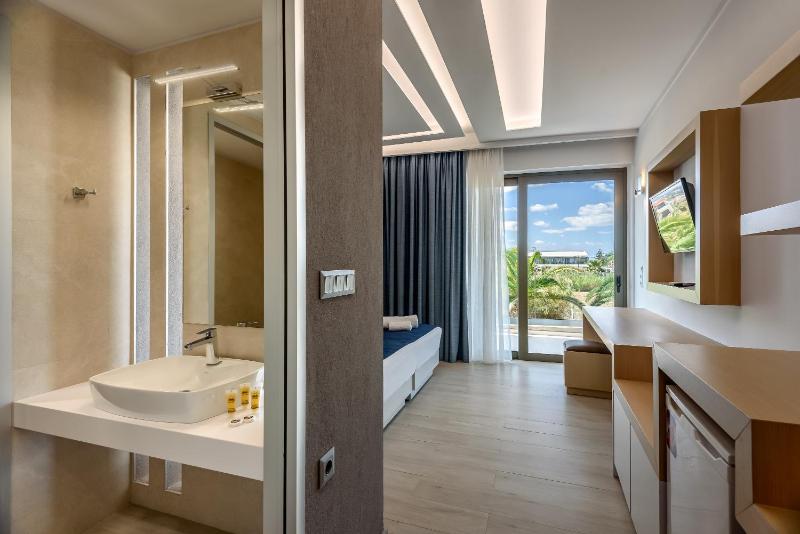 Superior Double Room image 4