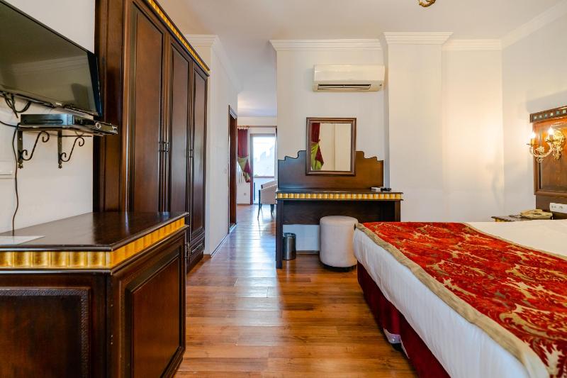 Deluxe Room image 1