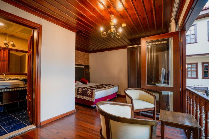 Deluxe Room image 3