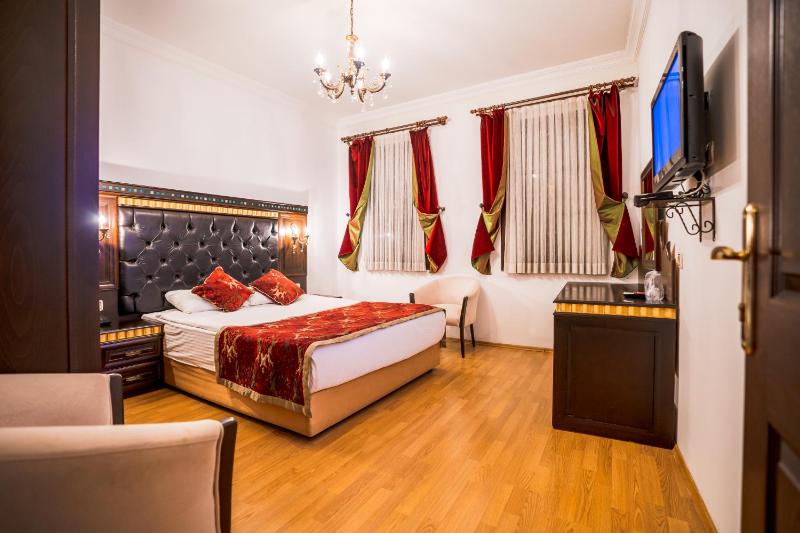 Deluxe Room image 2