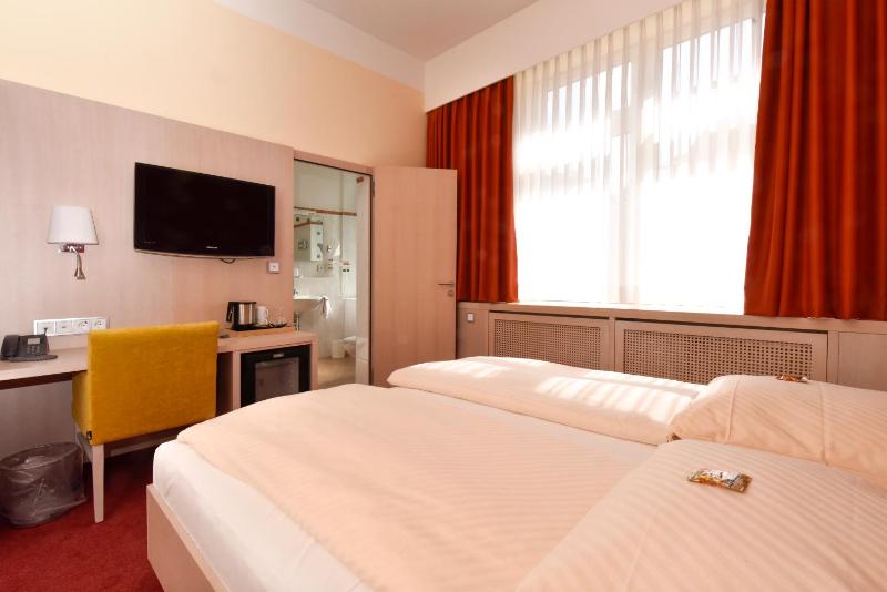 Comfort Double Room image 3