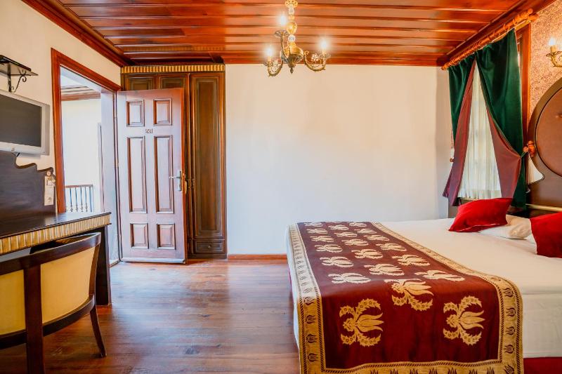 Standard Double or Twin Room image 4