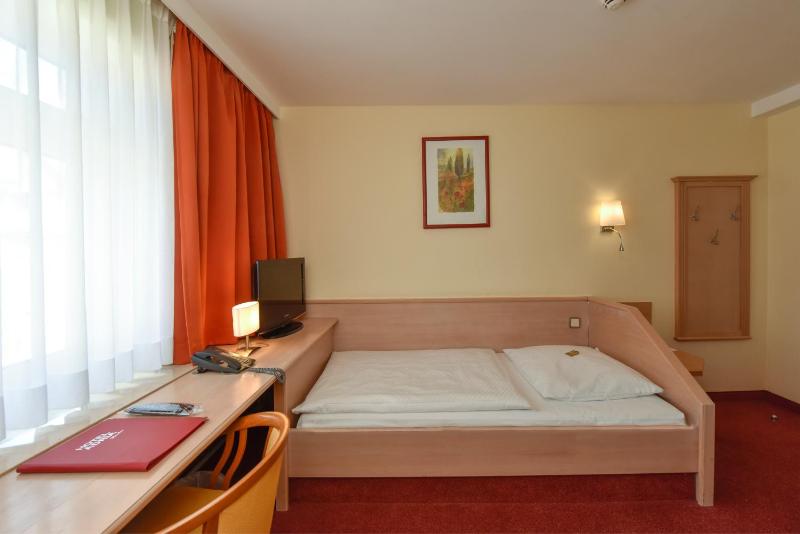 Classic Single Room image 3