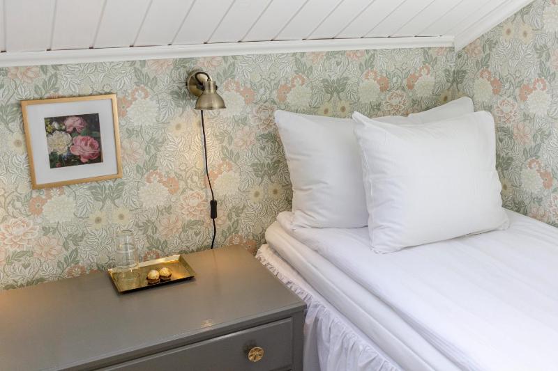 Small Twin Room with Shared Bathroom image 3