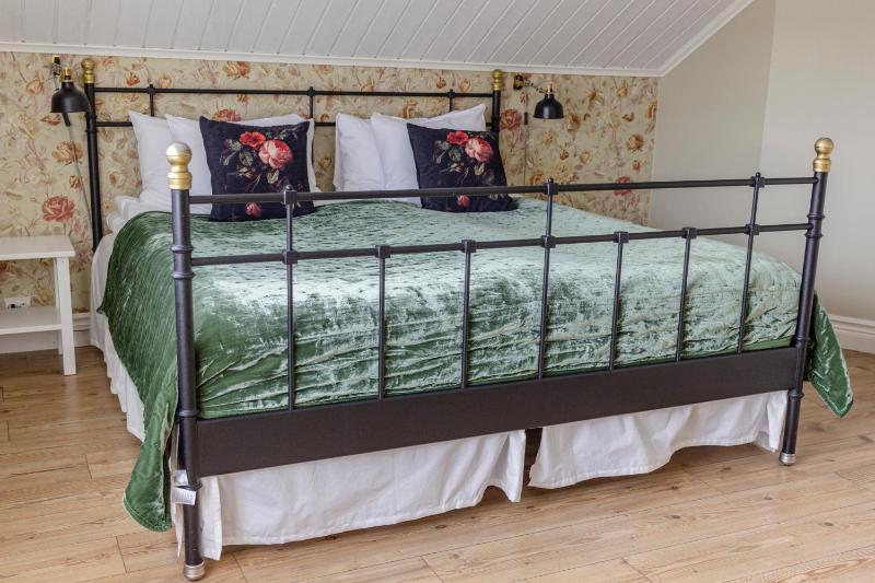 Standard Double Room with Shared Bathroom image 4