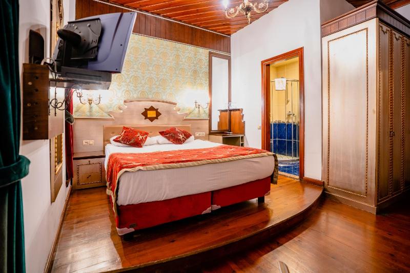 Standard Double or Twin Room image 3