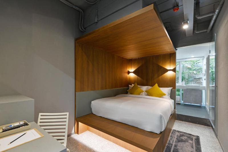 Deluxe Room image 4