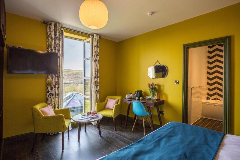 Suite with Mountain View image 2