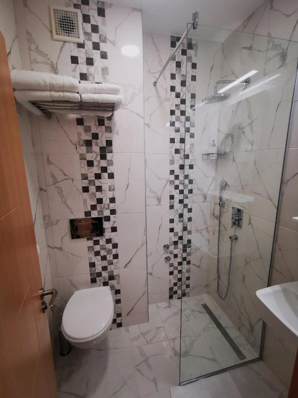 Deluxe Triple Room image 2