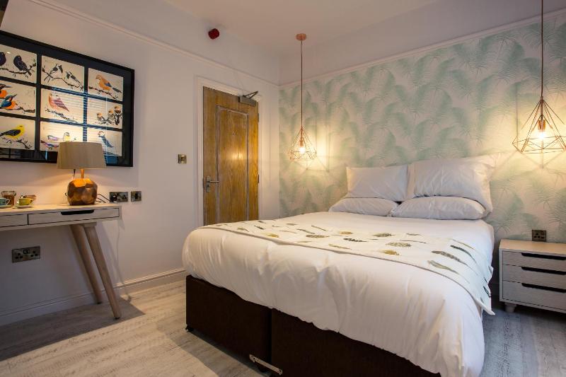 Deluxe Double or Twin Room with Garden View image 1