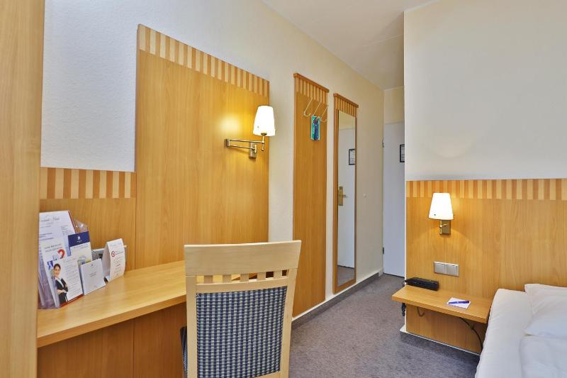 Standard Single Room - Free City Ticket image 3