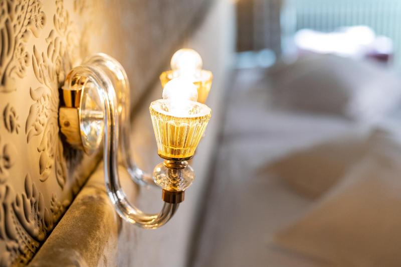 Superior Family Room with Cathedral View image 2