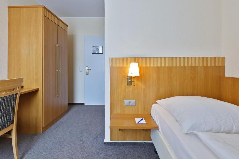 Comfort Single Room - Free City Ticket image 3