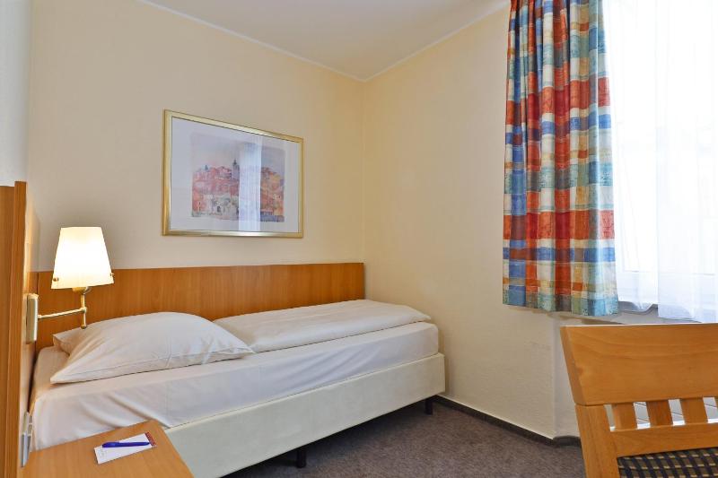 Comfort Single Room - Free City Ticket image 4