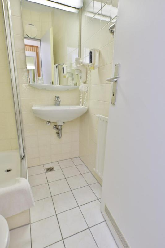 Standard Single Room - Free City Ticket image 4