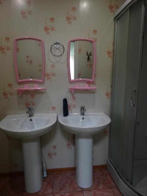 Standard Quadruple Room image 3