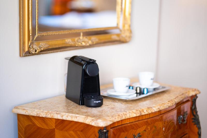 Junior Suite with Cathedral View image 4