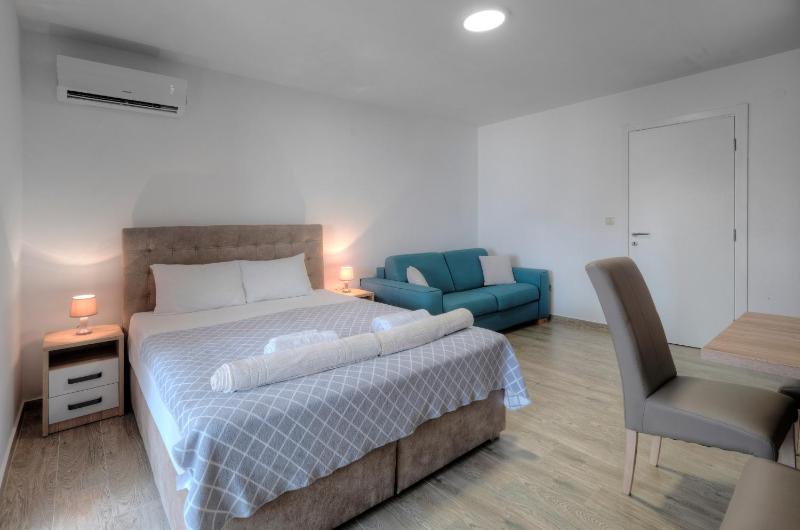 Studio Apartments Marea 2 - image 11