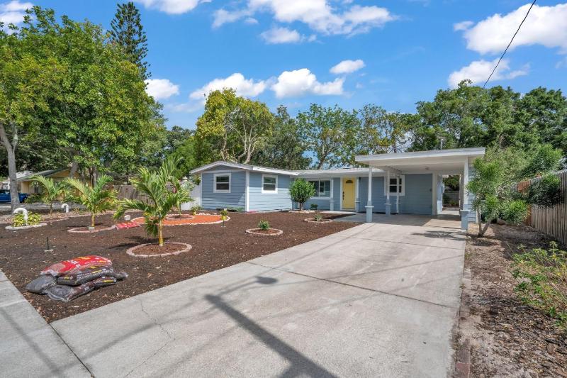 Private Cozy Sarasota Home home - image 8