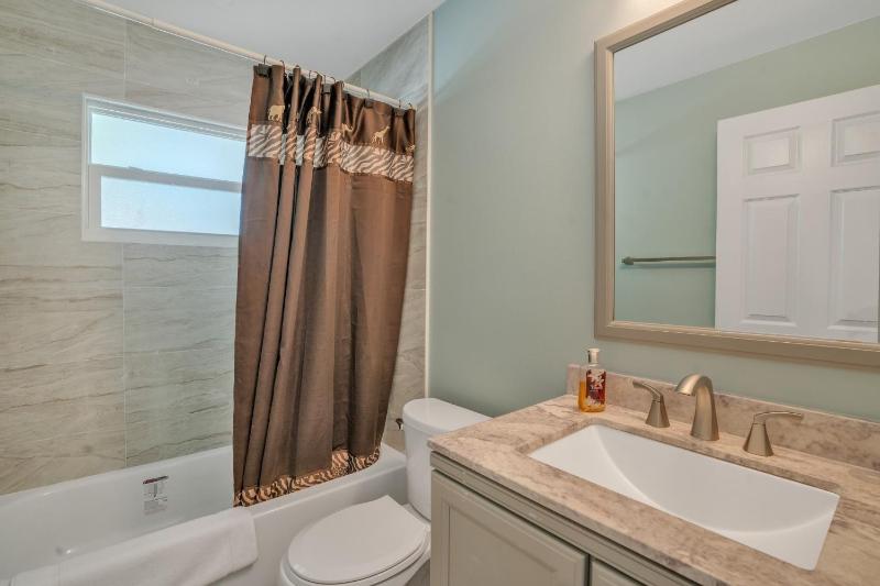 Private Cozy Sarasota Home home - image 12