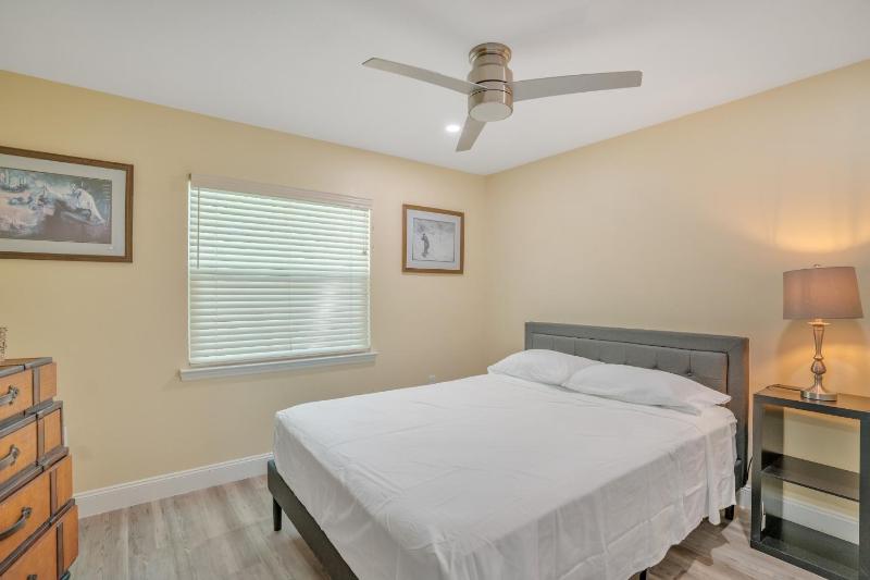 Private Cozy Sarasota Home home - image 15