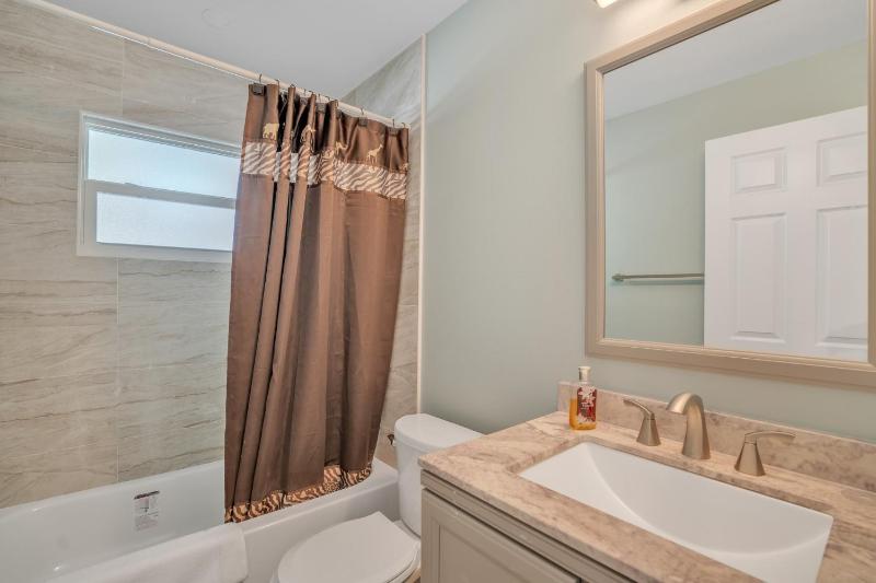 Private Cozy Sarasota Home home - image 11