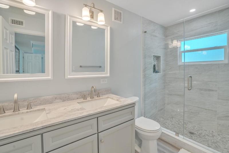 Private Cozy Sarasota Home home - image 10