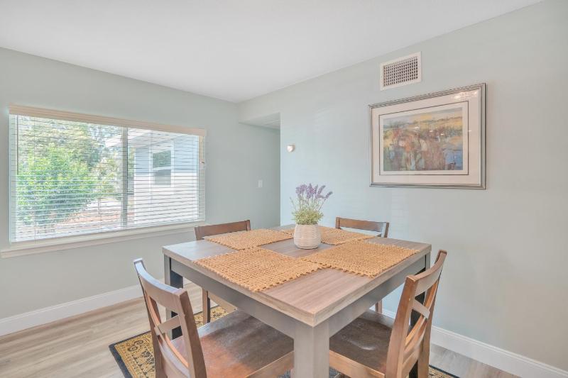Private Cozy Sarasota Home home - image 3