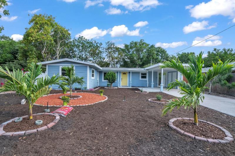 Private Cozy Sarasota Home home - image 6