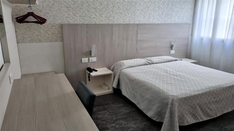Double or Twin Room image 3