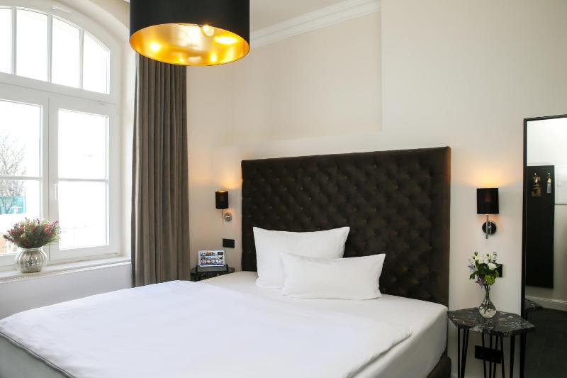 Single Room image 3