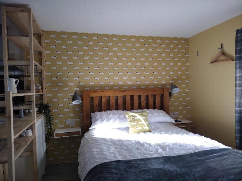 Double Room with Terrace image 2