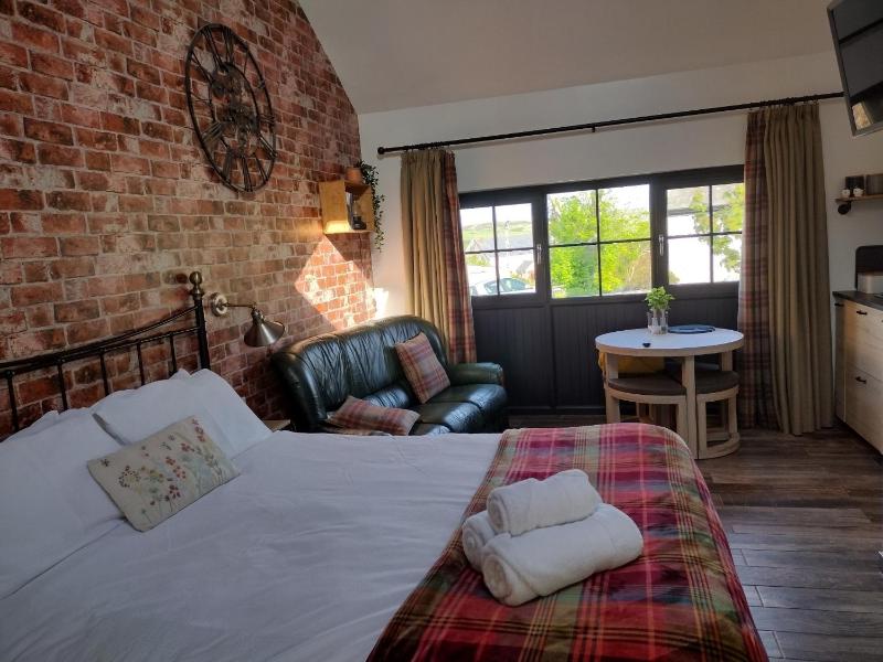 Double Room image 1