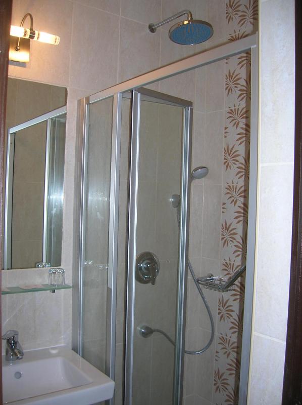 Double Room with Balcony image 3