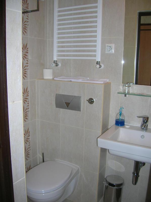 Double Room with Balcony image 4