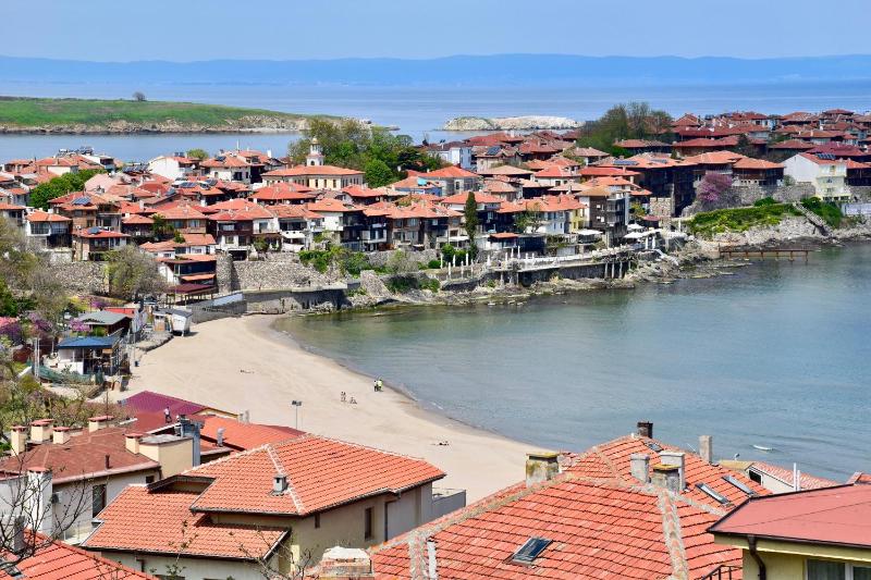 Three-Bedroom Apartment with Balcony and Sea View - Mansard image 4