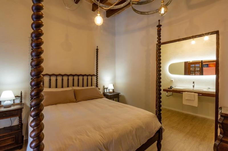 Double Room image 3