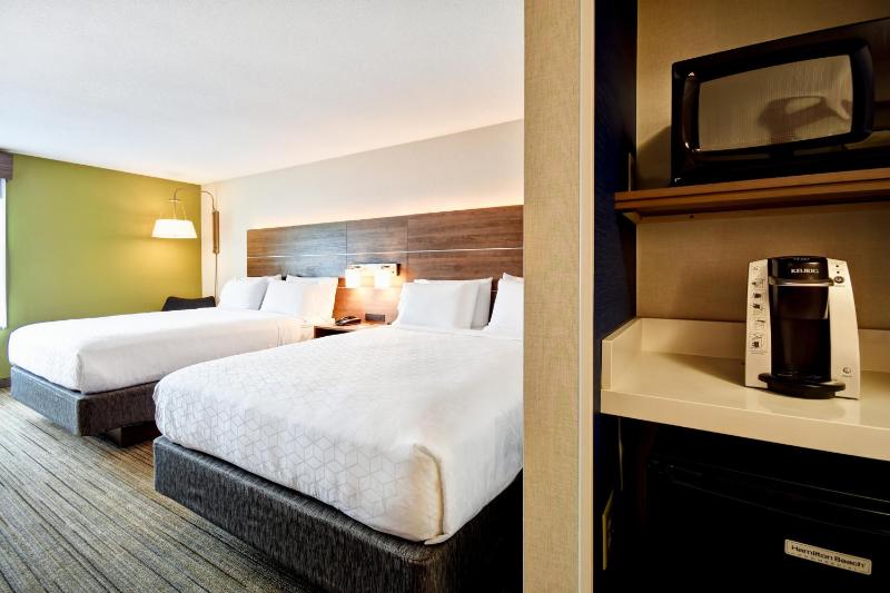 Standard Room with Two Queen Beds image 3