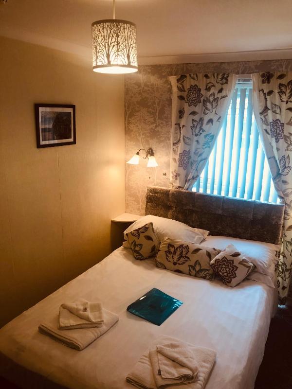 Budget Double Room image 4