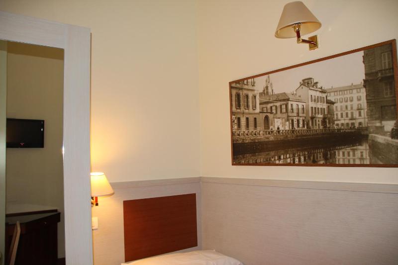 Single Room image 4