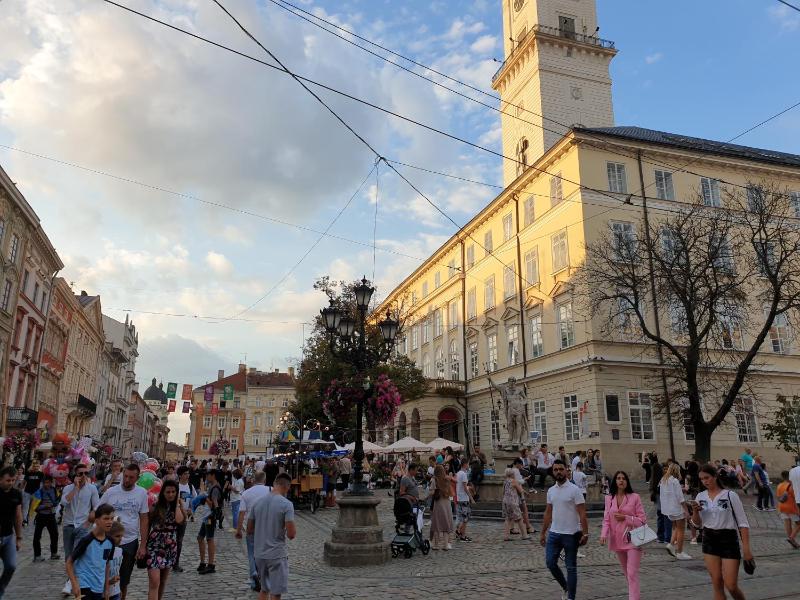 3 bedroom 2 bathroom Apartment near Forum Lviv - image 3