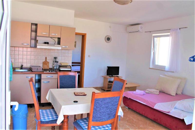 Apartment image 3