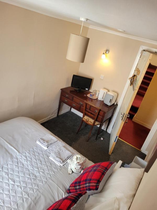 Small Double Room image 2