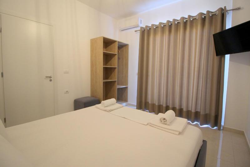 J&B Hotel - image 11